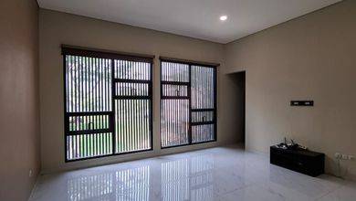 Jual Rumah Mewah Luas 180 m2 di Green Lake City, Jakarta Barat