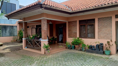 Rumah Dijual di Pamulang, Tangerang Selatan, LB 300m², Harga Kompetitif!