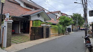 Penawaran Eksklusif, rumah Prestisius di Tebet, Jakarta Selatan, LB 300m²