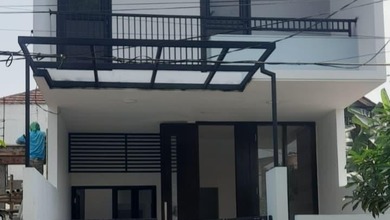 Kesempatan Rumah di Karawaci, Tangerang, LB 170m², Harga 1,8 Miliar