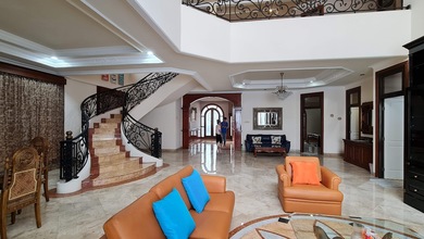 Rumah  Daerah Strategis Kawasan Permata Hijau