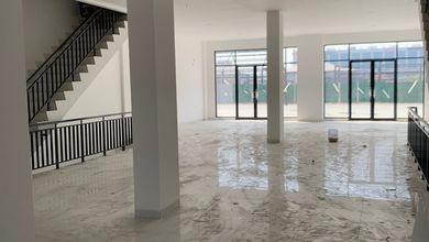 Ruko Gandeng Beachview Siap Pakai, Sudah Jebol, Belakang Simpang Empat,pik