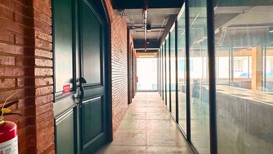 Gedung 7 Lantai Kebon Sirih Dekat Thamrin Jak Pus