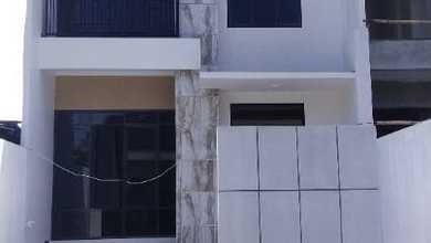 Kesempatan Rumah di Medan Satria, Bekasi, LB 120m², Harga 1,3 Miliar