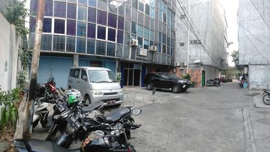 Jual Ruko Besar Siap Pakai Menghadap Jalan Raya