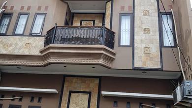 Penawaran Eksklusif, rumah Mewah di Rawamangun, Jakarta Timur, LB 400m²