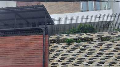 Rumah Prestisius di Kawasan Kembangan, Jakarta Barat, LB 200m², Harga 5,2 Miliar