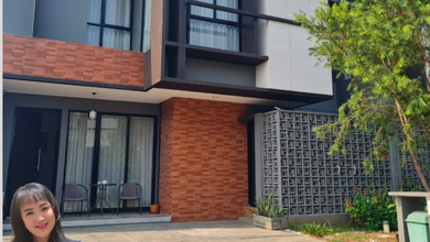 Jual Rumah Strategis di Suvarna Sutera, Tangerang - LT 135m²