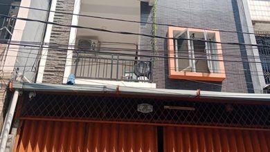 Rumah Mewah di Jelambar, Jakarta Barat, 7 Kamar Tidur, LT 82m²