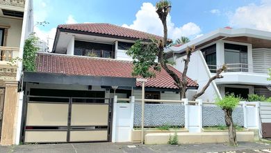 For Sale rumah Eksklusif di Kebon Jeruk, Jakarta Barat - LT 324m²