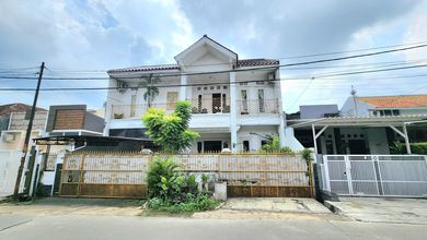 Rumah Dijual di Kelapa Dua, Tangerang, LB 300m², Harga Kompetitif!