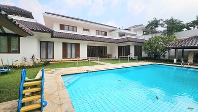 Rumah Elegan di Pejaten, Jakarta Selatan, 5 KT, LT 1230m²