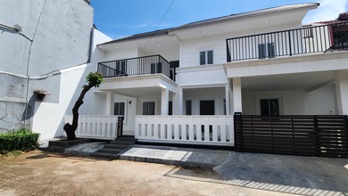 Kesempatan Langka, rumah Prestisius di Serpong Regency Melati Mas, Tangerang Selatan, LB 300m²