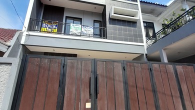 For Sale rumah Mewah di Villa Melati Mas, Tangerang Selatan - LT 136m²