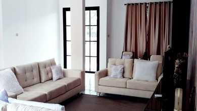 Kesempatan Eksklusif, rumah Prestisius di Villa Melati Mas, Tangerang Selatan, LB 140m²