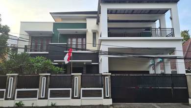 Rumah Modern Luas 733 Jual di Menteng, Jakarta Pusat