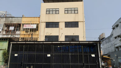 Dijual Ruko Besar Siap Pakai Menghadap Jalan Besar