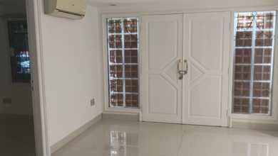 Hunian Mewah di Kawasan Tanjung Duren Utara, Jakarta Barat, LB 300m², Harga 5,8 Miliar