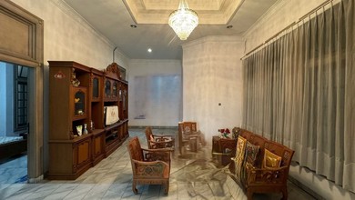 Kesempatan Eksklusif, rumah Mewah di Jelambar, Jakarta Barat, LB 250m²