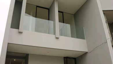 Jual Rumah Eksklusif Luas 100 m2 di Wiyung, Surabaya