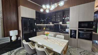 Rumah Mewah di Citraland, Surabaya, 4 Kamar Tidur, LT 210m²