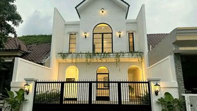 Dijual rumah Mewah di Gununganyar, Surabaya - LT 152m²