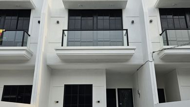Kesempatan Rumah di Meruya, Jakarta Barat, LB 130m², Harga 2,1 Miliar