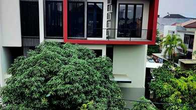 Hunian Elegan di Pulomas, Jakarta Timur, 5 KT, LT 320m²