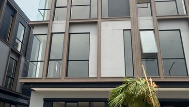 Disewakan Ruko 3 Lantai Park Serpong Tahap 1 Posisi Hoek 