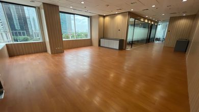 Disewakan Office Space Menara Sudirman, Luas 300m2, Semi Furnished