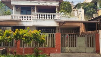 Rumah Prestisius di Kawasan Kedoya, Jakarta Barat, LB 314m², Harga 12 Miliar