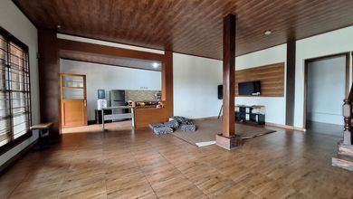 Rumah Mewah di Cisarua, Bogor, 5 Kamar Tidur, LT 1311m²