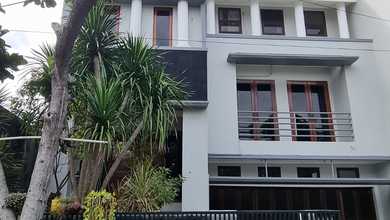 Hunian Mewah di Meruya, Jakarta Barat, 8 KT, LT 250m²