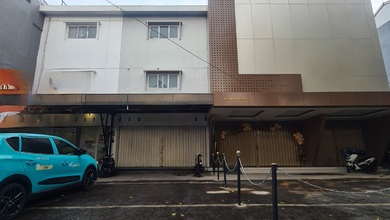 RUKO 3 LANTAI DEKAT RADIO DALAM KEBAYORAN BARU PARKIR LUAS AREA KOMERSIL