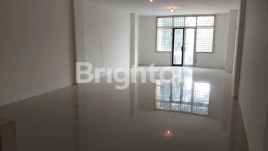 RUKO RUKAN PERMATA SENAYAN 4 LANTAI HADAP JALAN SIAP HUNI