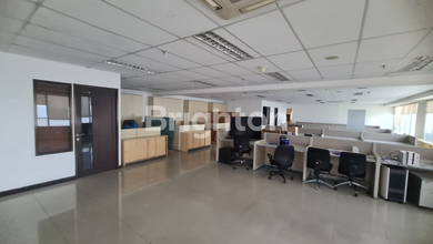 OFFICE SPACE PERKANTORAN GRAND SLIPI TOWER 1100 M2 SEMI FURNISHED