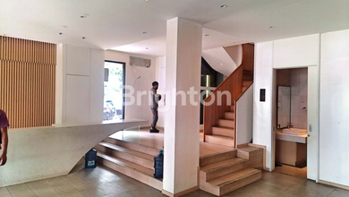 RUKO GANDENG 5 LANTAI HOEK ADA LIFT PANGLIMA POLIM SIAP HUNI