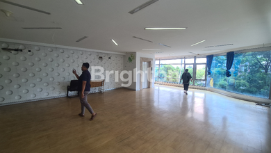 RUKO GANDENG 5 LANTAI ADA LIFT POSISI HOEK KEBON JERUK