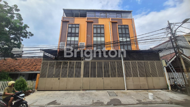 RUKO GANDENG 3 CIDENG BIAK ADA LIFT BARANG 3 LANTAI + ROOFTOP SIAP HUNI