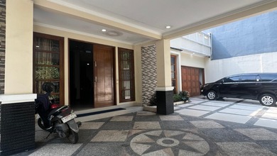 Rumah 2 Lantai Menteng Ex Kantor Cocok untuk Usaha Klinik Kantor atau Hunian