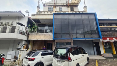 RUKO GANDENG 4 LANTAI PLAZA PONDOK INDAH EX KANTOR KLINIK JARANG ADA