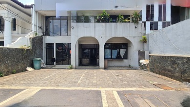 RUANG USAHA 2 LANTAI EX RESTO SALON AREA SENOPATI KEBAYORAN BARU