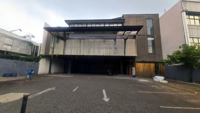 GEDUNG 3 LANTAI TOMANG EX SUPERMARKET PARKIR LUAS STRATEGIS COCOK UNTUK SHOWROOM 