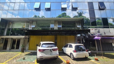 RUKO GANDENG 3 LANTAI LEBAK BULUS HADAP JALAN STRATEGIS DI AREA KOMERSIL