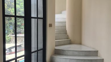 Ruang Usaha Lantai 3 dan Rooftop Senopati Gunawarman Bangunan Baru Ada Parkir Basement dan Lift