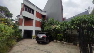 GEDUNG 4 LANTAI CIKINI JAKARTA PUSAT PARKIR LUAS STRATEGIS DEKAT MENTENG