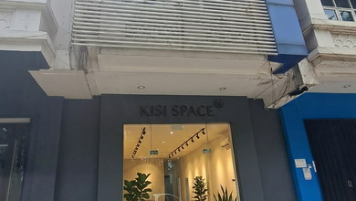 Ruko Permata Senayan 4,5 Lantai Hadap Jalan Ada Lift Semi Furnished Siap Huni
