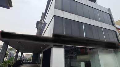 GEDUNG MINI BUILDING RADIO DALAM KEBAYORAN BARU 4 LANTAI ADA LIFT PARKIR LUAS
