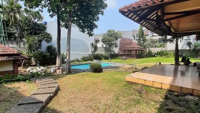 Rumah Ruang Usaha 2 Lantai Kemang Area Komersil Siap Huni Parkir Luas Bebas Banjir