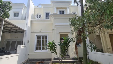 Rumah Elegan di Kebon Jeruk, Jakarta Barat, 4 Kamar Tidur, LT 135m²